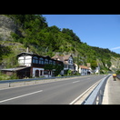 Wenig Platz zwischen Weser und dem Steilufer der linken Weserseite